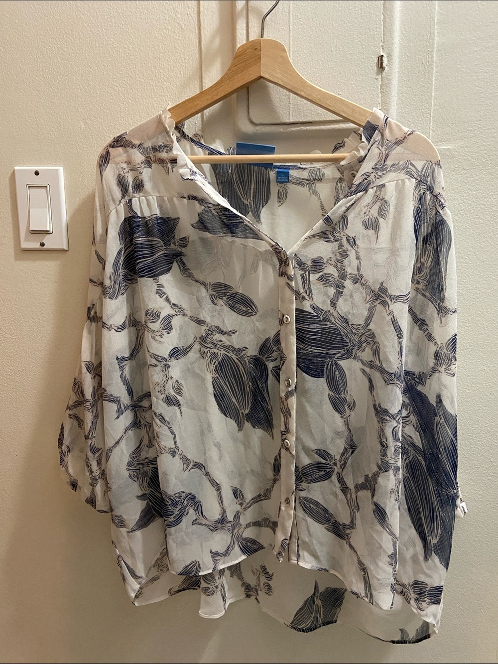 Simply Vera Vera Wang Sheer White Blouse with Navy Floral Print
